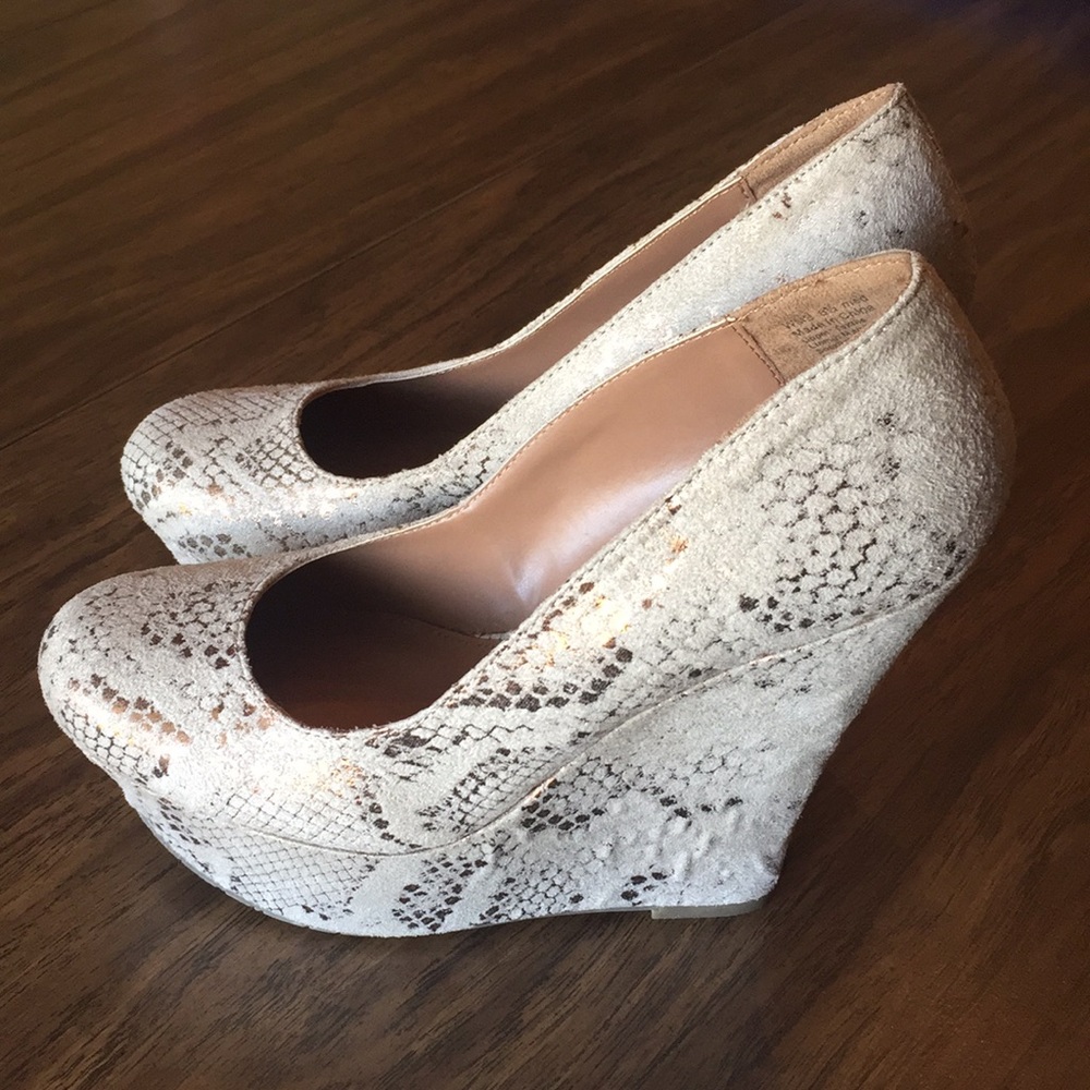 Candies Beige/Gold Wedges